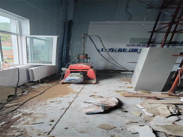 凤岗镇地基基础下沉墙体裂缝加固注浆顶升施工